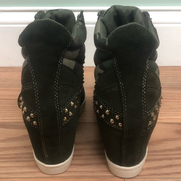 Zigi Soho | Women's Kickstud Wedge Boots | Army Green | Fashion | Various Sizes - Picture 4 of 4